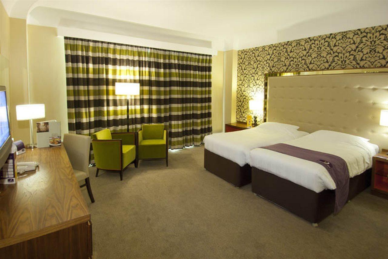 Premier Inn Bournemouth Central Exterior foto